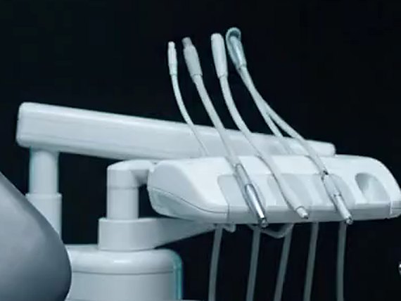Equipo com instrumentais odontológicos